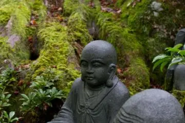 이곳에서 각각의 얼굴을 바라보며 몇 시간을 보냈었을 수도 있다