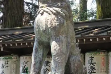 Old komainu of one of Suwa jinja