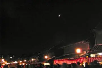 <p>เมืองเก่าแก่ของคาวาโกเอะยามค่ำคืน</p>