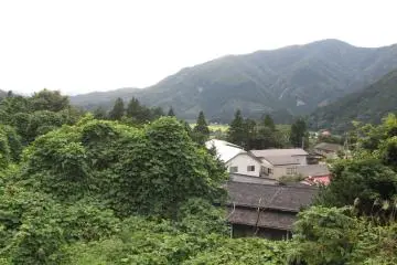 The town holds sweeping views over the valley