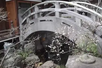 A stony bridge by the main hall