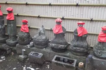More statues, weathered or damaged with age