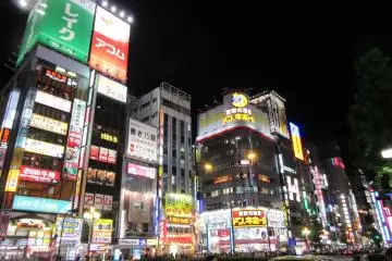 Shinjuku at night looks so different! (Photo: Shiroi Tenshi)