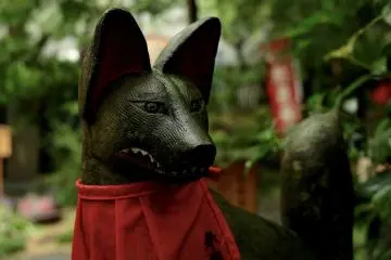 Foxes make part of the temple