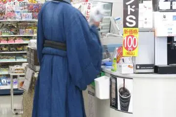 Shopping monk