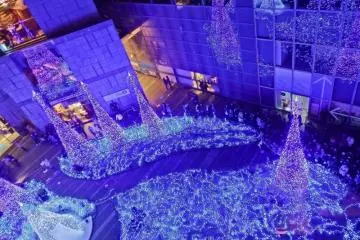 การจัดประดับไฟในธีม ‘Canyon d’Azur’ ของชิโอะโดะเมะ 