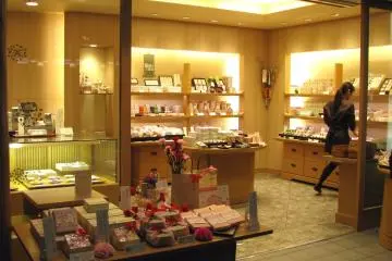 Kyoto is famous for its sweets, too