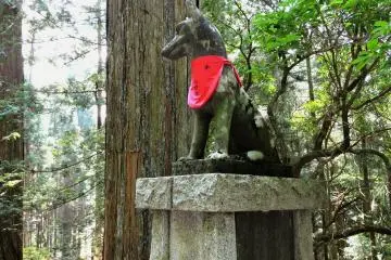 Statue of a wolf