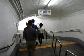 Tunnel and steps at the bottom of the elevator