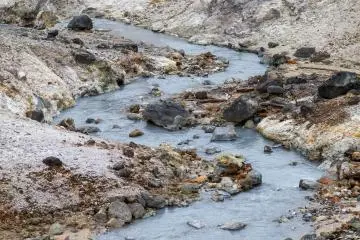 Hot and smelly sulfur streams