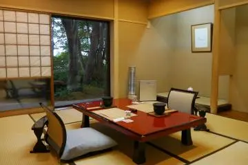 Intérieur d'une chambre du rez-de-chaussée.