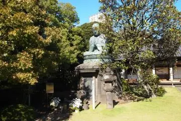 The bronze Buddha of Tennoji  dates from 1690.
