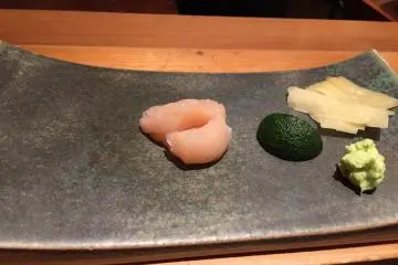 Scallop sashimi