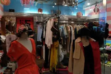 Tiendas de artículos viejos por todos lados