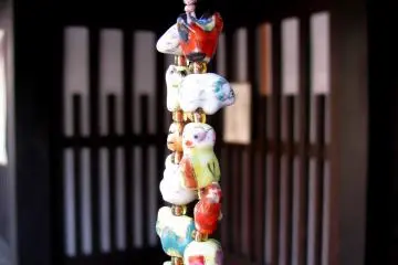 Pernak-pernik kecil yang terbuat dari kaca