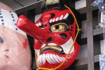 Masker tengu tradisional