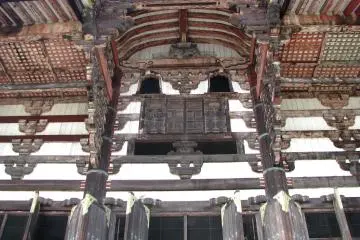 Kuil kayu tua di Nara