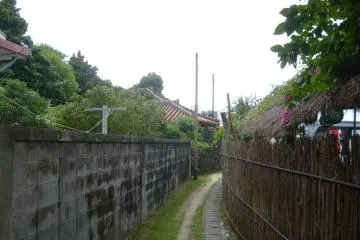 One of the main thoroughfares on Geruma