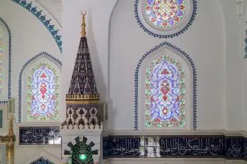 Interior dalam masjid dengan desain yang menakjubkan