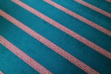 Desain karpet pada ruang sholat