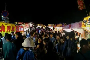 It gets pretty crowded at night!