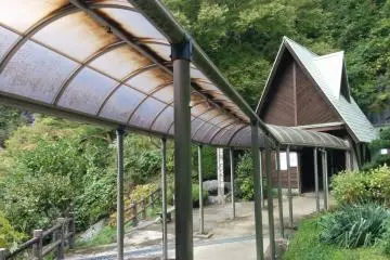 The modest entrance to Abukuma-do