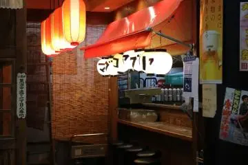 Little corners for visitors to sit and eat are available