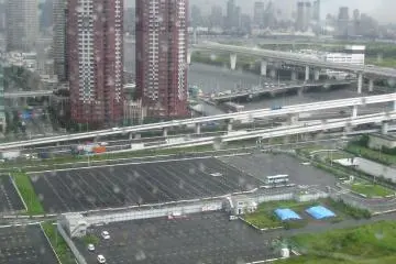 The view of skyscrapers and Tokyo (the rain has started)