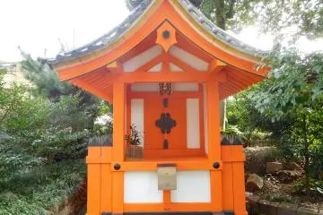Well kept temple in the outer precicnt 
