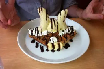 <p>ขนมวัฟเฟิล ที่แคท แพลนเน็ต</p>