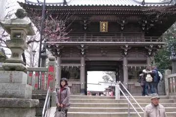 The entrance to Yakuoin temple
