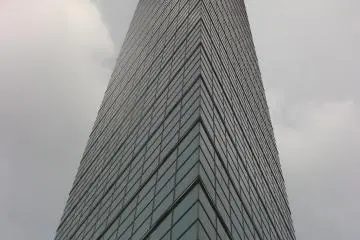 125 meters of sleek, mirrored glass