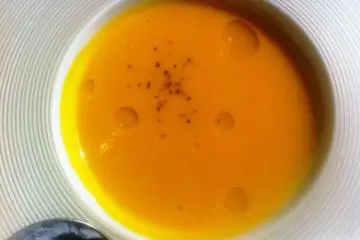 Stunning minimalist crockery complements natures colors in the soup