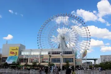 Tempozan Marketplace and Ferris wheel
