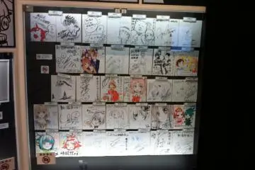 Des créations d'amateurs fans de mangas exposées à l'entrée