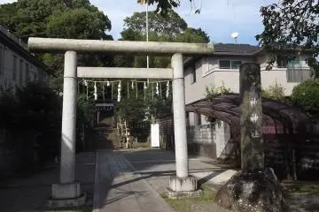 Pintu masuk dari jalanan 