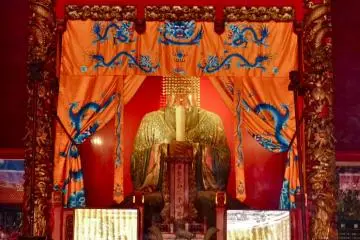 Golden statue of Confucius