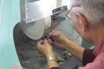 Polishing the glasses key chain