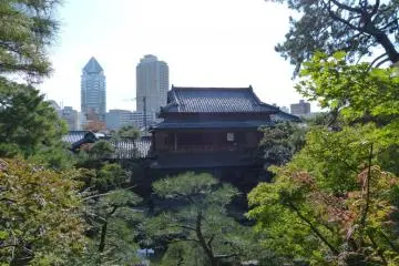 View of downtown Niigata from the top of the garden