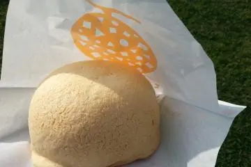 Un Pain au Melon tout juste sorti du four