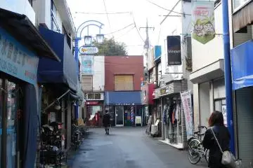 Jalanan yang santai di mini-Okinawa