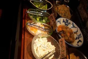 Makanan yang saya pilih di antara 22 macam hidangan yang ditawarkan