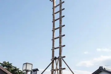 One after another acrobatic displays of strength and courage 