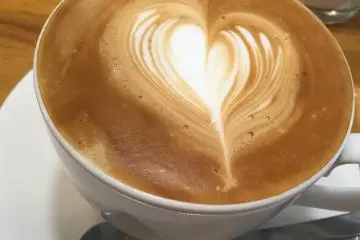 Tidak peduli apakah itu cappuccino, latte, atau espresso, semua kopi di Kafe Wakakusa sangat enak!