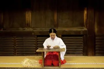 Handicraft in the Shrine