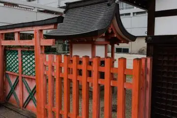 The Uneme Shrine with its back to the pond