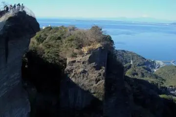 The edge of the cliff on Mount Nokogiri
