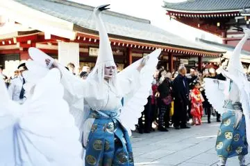 There are eight white heron dancers.