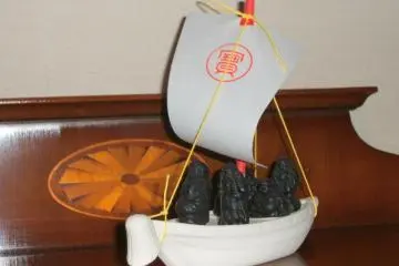 เทพเจ้าทั้งเจ็ดในลำเรือ