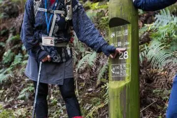 You can follow these markers every 500m up the hill